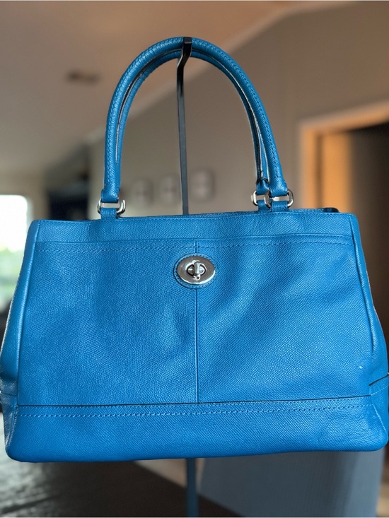 Coach Handbags - Coach blue tote 👜